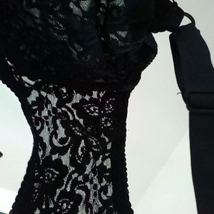 BALI Bra minimizer size 38D. Underwire stretch black lace. Good condition.